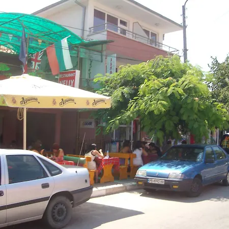 Nelly بيت ضيافة *